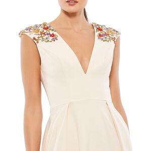 NWT Mac Duggal Ieena Beaded Cap Sleeve V Neck A Line Gown Dress